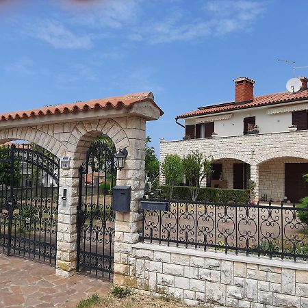 פורץ Apartments Mihael And Melani מראה חיצוני תמונה