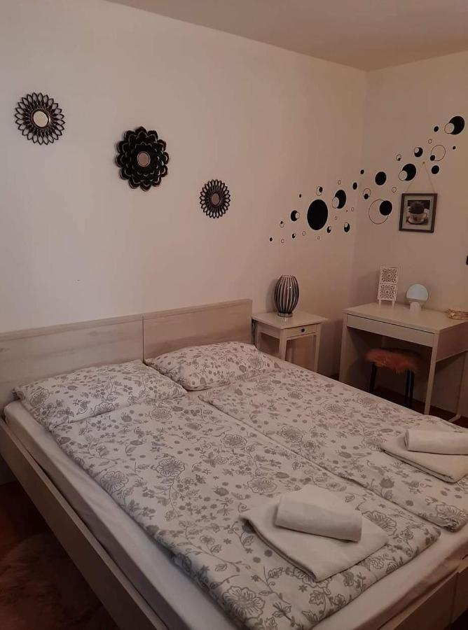 פורץ Apartments Mihael And Melani מראה חיצוני תמונה