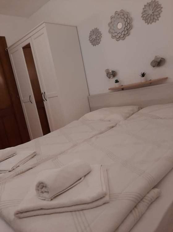 פורץ Apartments Mihael And Melani מראה חיצוני תמונה