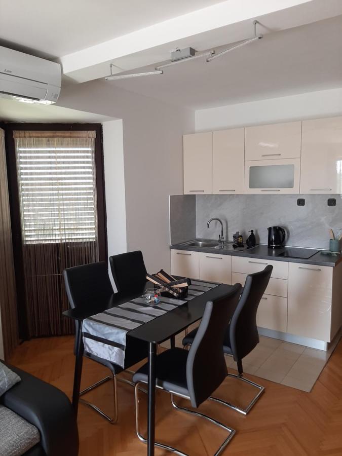 פורץ Apartments Mihael And Melani מראה חיצוני תמונה