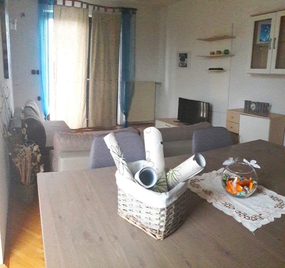 פורץ Apartments Mihael And Melani מראה חיצוני תמונה